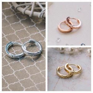 14K Gold Huggie Hoop Earrings, 16mm & 20mm, NWT!